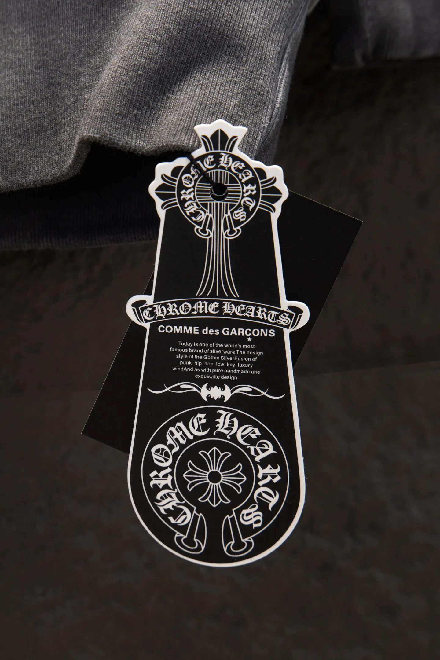 P270 🆕Chrome hearts new hot-drilled and stir-fried color sweatshirt. The os version is really charming. The Chrome family is also really unique. Every new season's new version is to the extreme. It is very practical and can be worn casually. Nice✔️ - ⚠️100% cotton. Made of custom-dyed terry cotton sweatshirt surface, 420g double-ply double yarn, comfortable to the touch. Made from imported knitting needle carded cotton, the thickness is moderate, drapey and contoured, making the upper body comfortable! ! It is very tolerant to fat body types and can instantly lose five pounds after wearing it!  Specially ordered many Austrian hot diamonds, which have the bling bling effect of natural crystals under the light, and multi-faceted reflective points, the production cost is extremely high. The laser molding includes a computer engraving machine and a laser machine, which are accurate in particle units. Finally, it is hot and set at high temperature. After hot stamping, the firmness needs to be tested repeatedly on the hot stamping. It can appear colorful and reflective under the light. The body is treated with anti-bottom fried color elements, which greatly increases the interest of the clothing; unique visual effects.  Hem Loose closing Double-layer fabric Good closing effect Exquisite seaming Color: Washed black Reverse stir-fried gray Size: S-M-L-XL